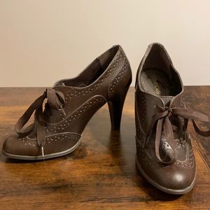 Brown penny loafer high heels Maurices 6.5